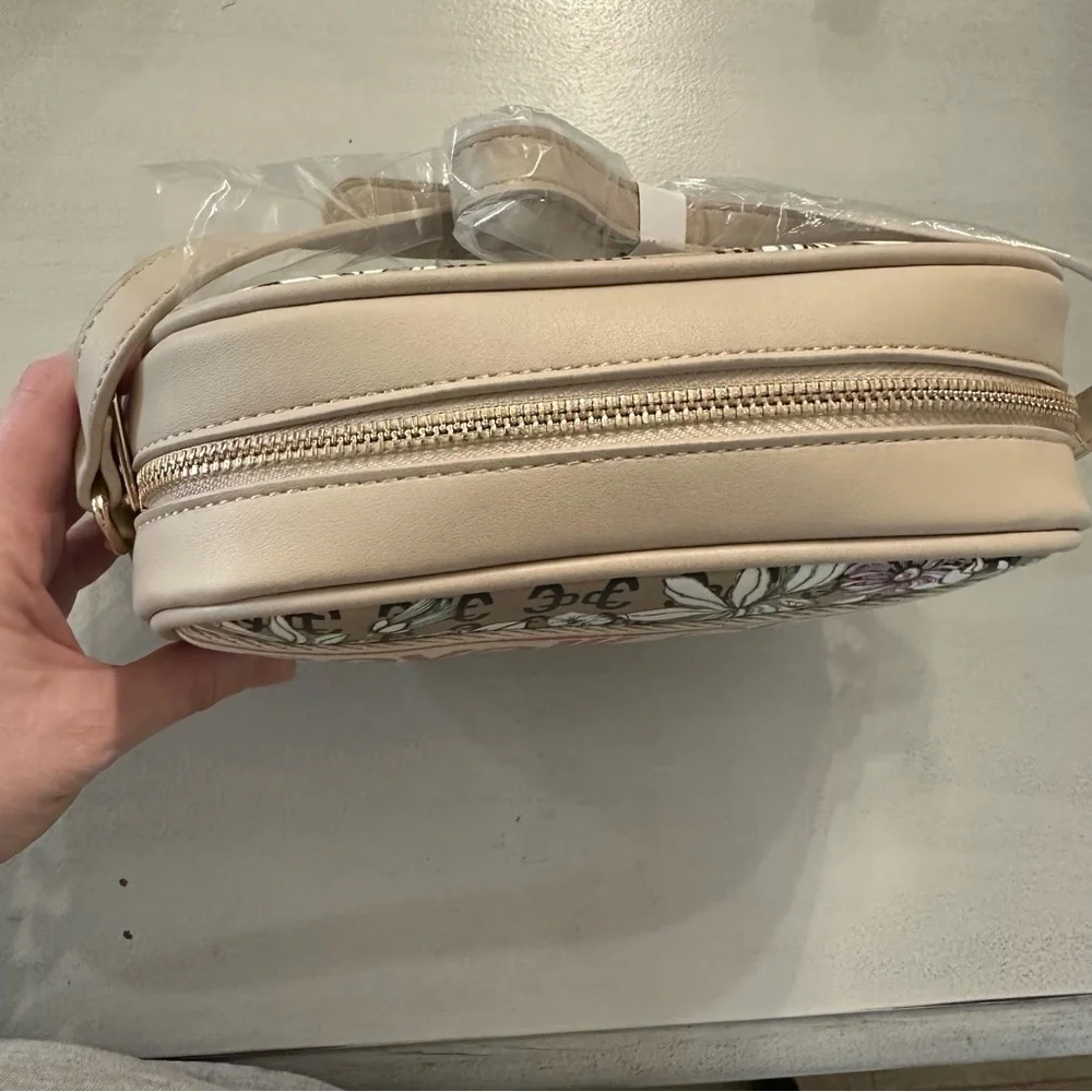 Cavalli Class Lucilla Camera Floral Women’s Zip Up Crossbody Purse NWT